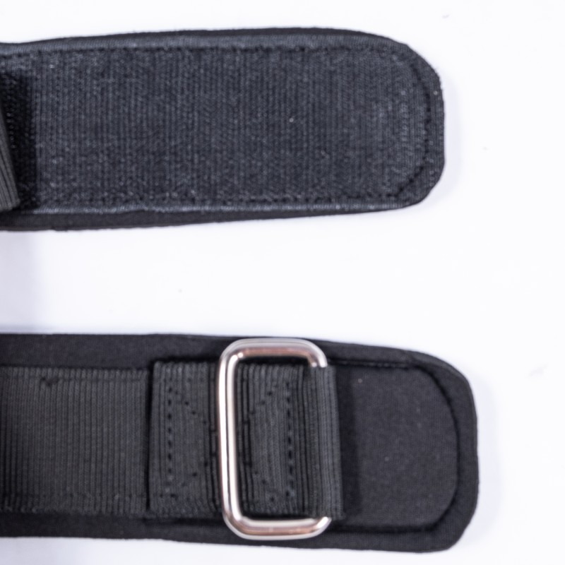 Weight belt for neck training with chain and carabiners